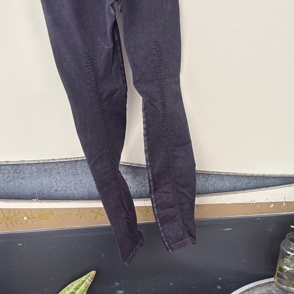 Beyond Yoga Dark Gray Ribbed Leggings - Picture 3 of 4